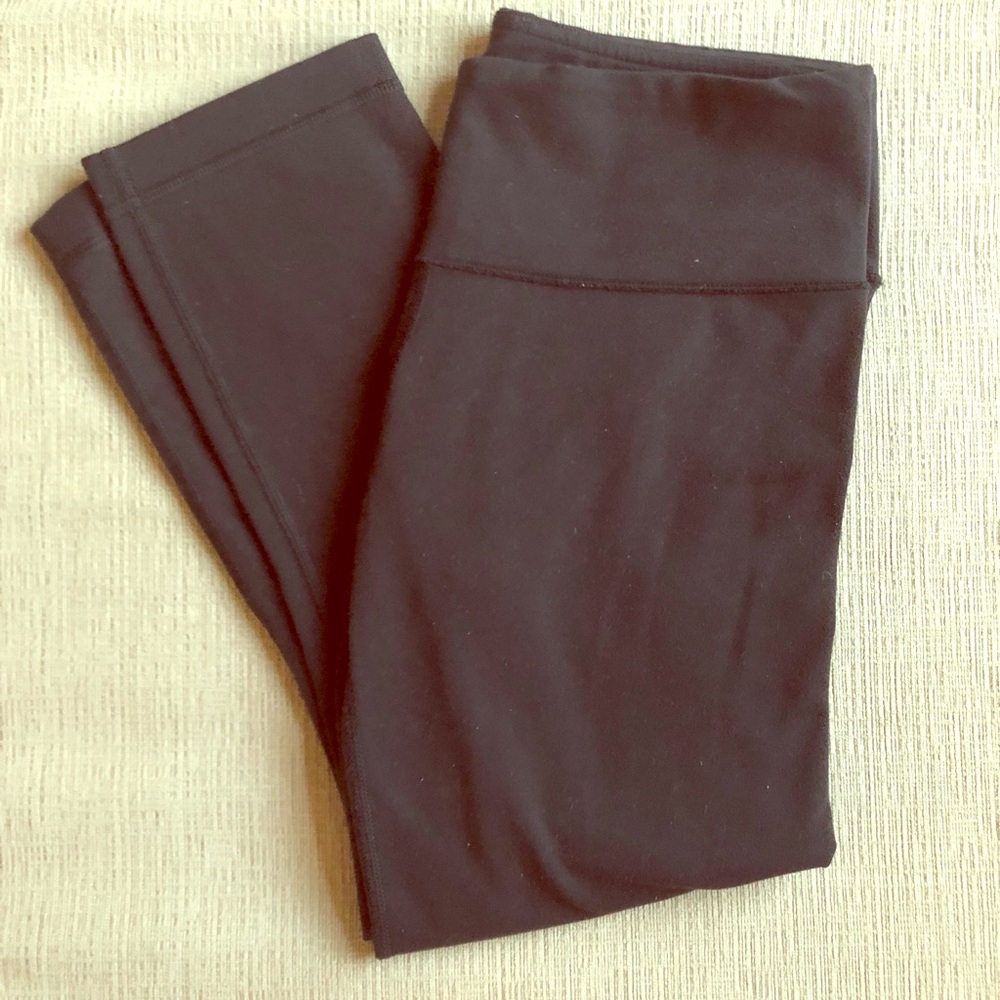 *sold* Lululemon reversible Wunder Under crop 21”